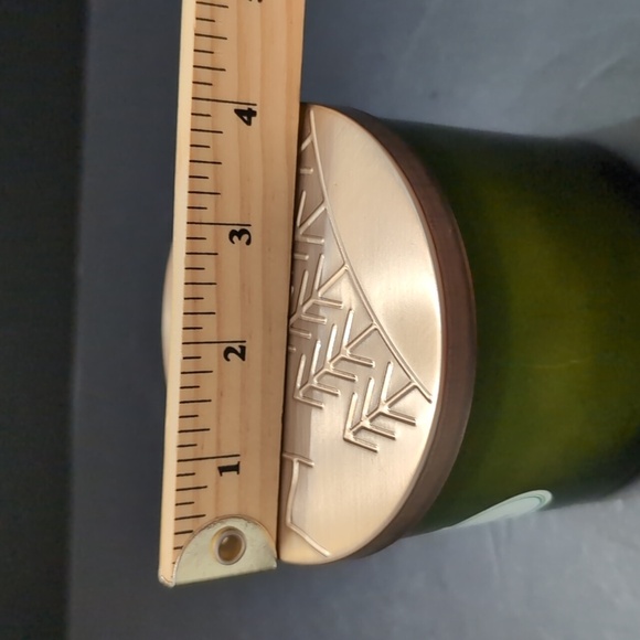 Bath & Body Works,White Barn Vanilla Balsam 3 Wick Candle. - Picture 6 of 7